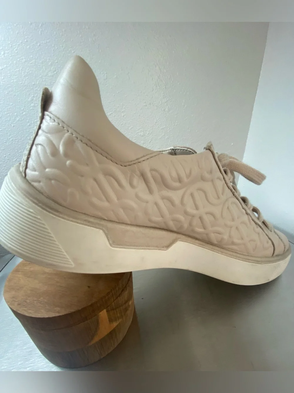 ECCO WOMENS NEUTRAL EMBOSSED PLATFORM LACE UP SNEAKERS